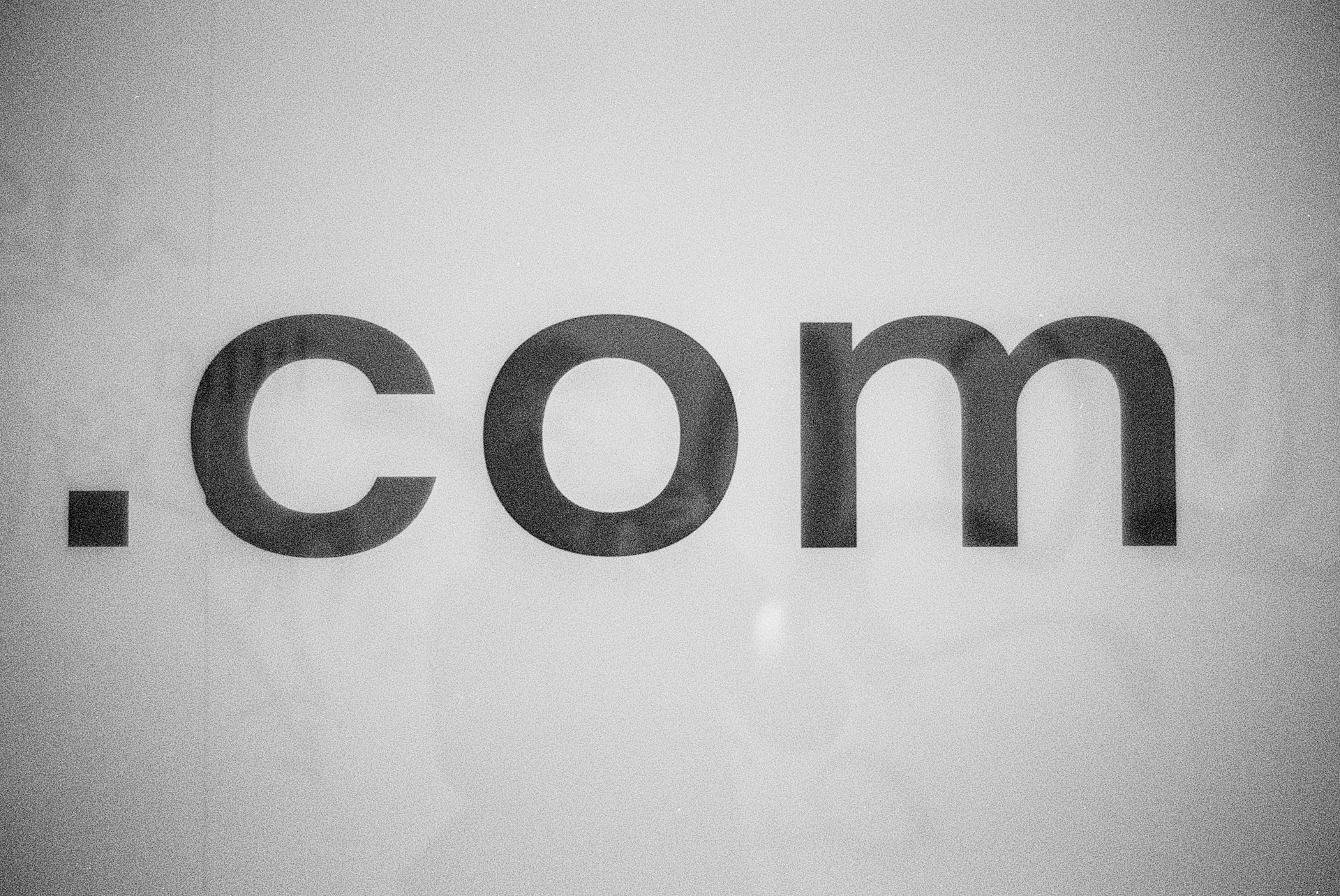 Cover Image for What Is a .com Domain? A Beginner's Guide to the World's Most Popular Domain Extension